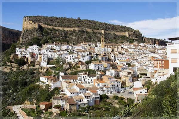 Hostal El Pozo チュリリャ エクステリア 写真